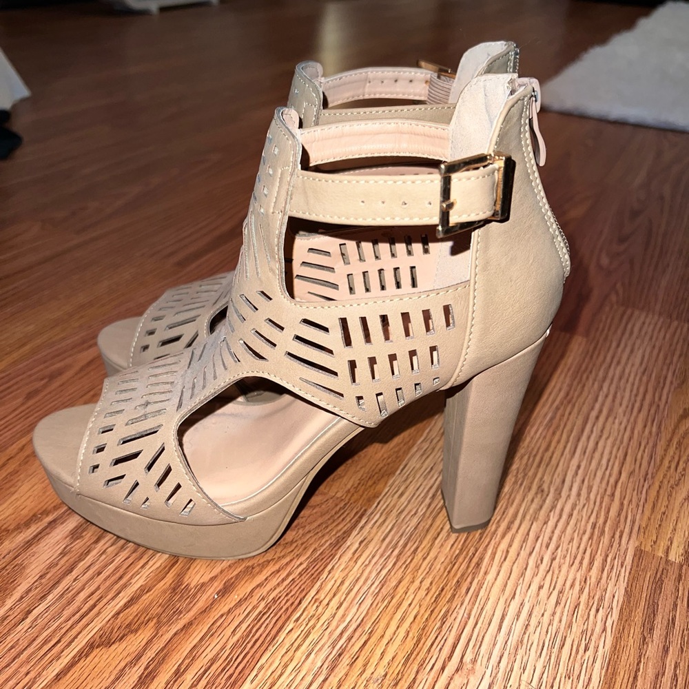 Nude strappy heel